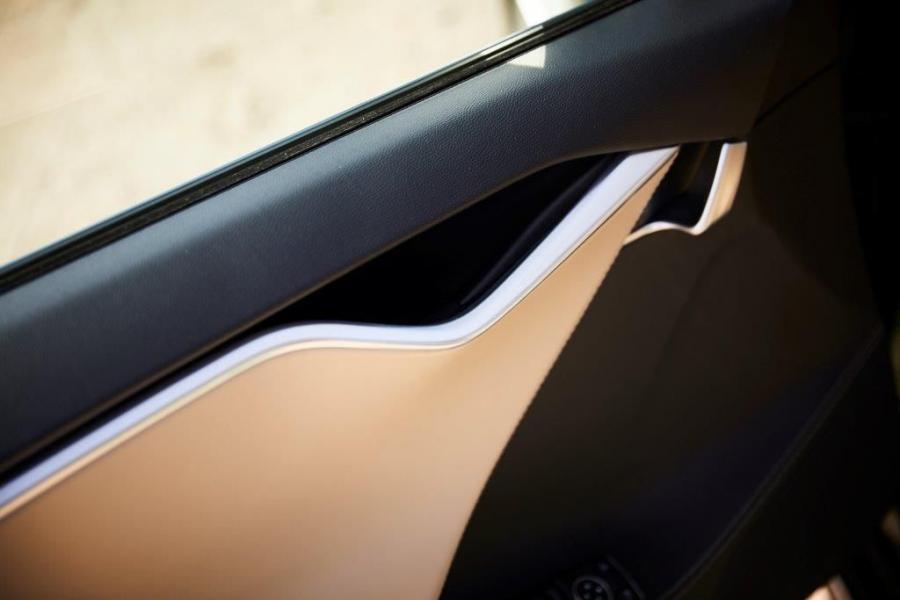 Детали интерьера Tesla Model S 85 Performance Shooting Brake by RemetzCar 2018 года  (фото 71 из 99)